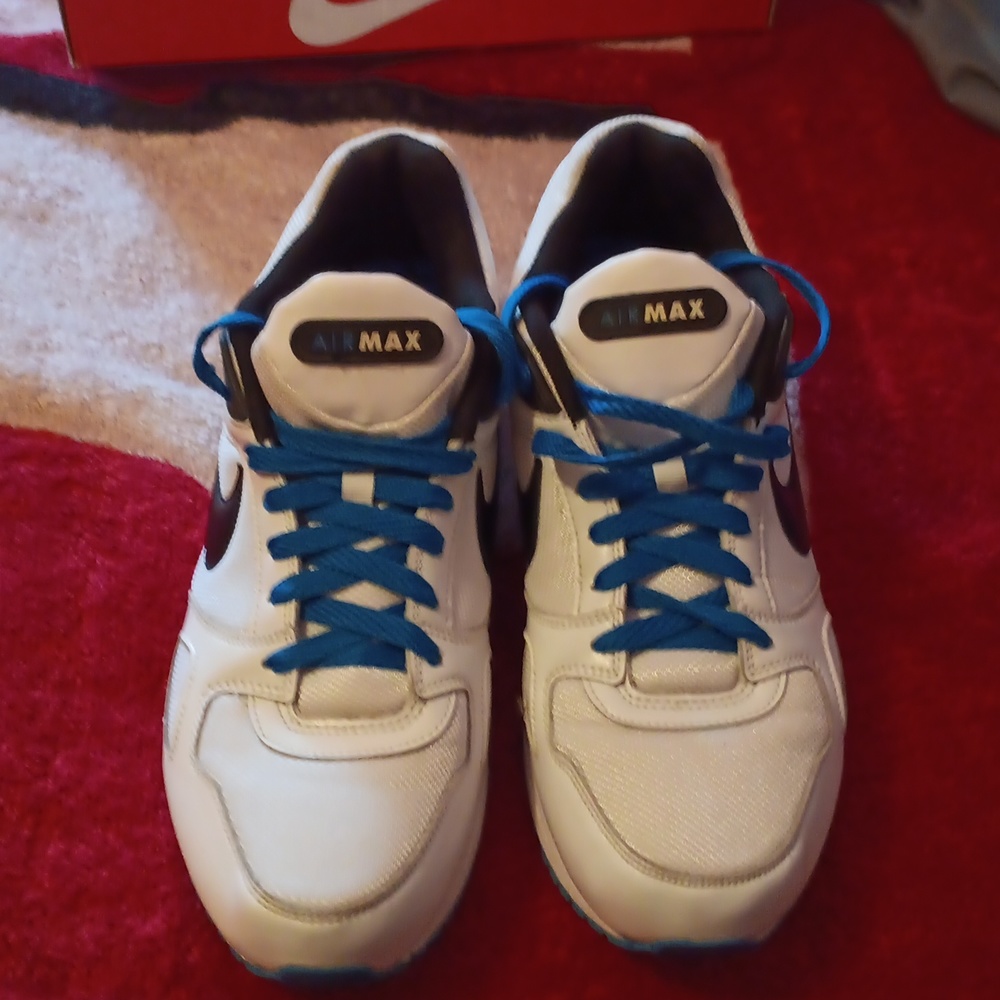 Shoes - Picture 4 of 4